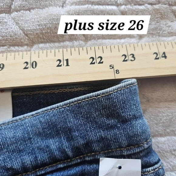 Old Navy High Rise Secret Smooth Pockets Straight Plus Size Button Fly shorts - Picture 9 of 10